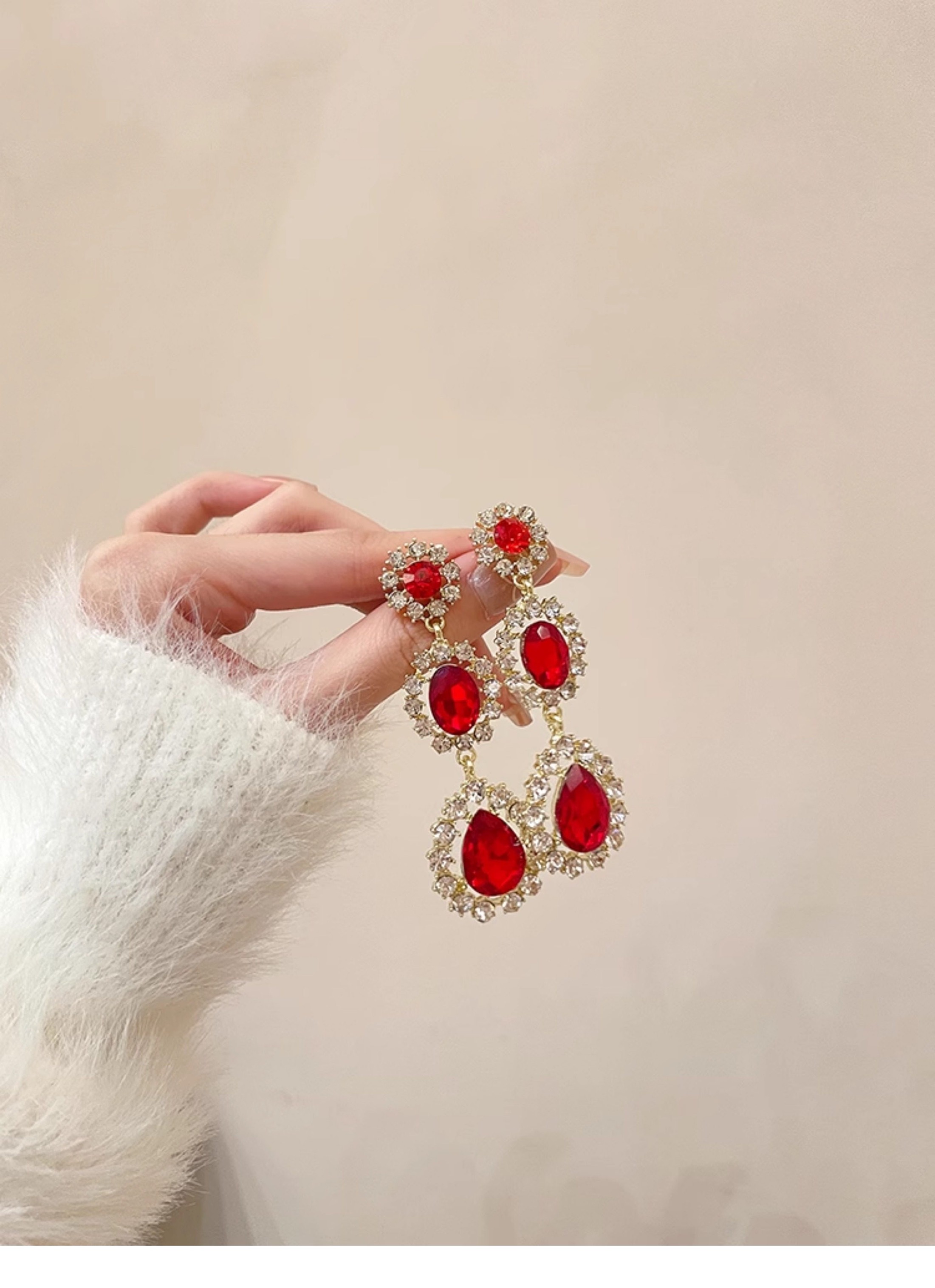 Grown ( Note: You should buy the same dress, not just the crown to avoid losing it)