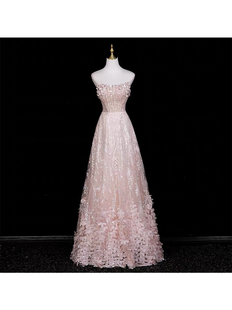 Elegant evening dresses, delicate and gentle wedding dresses, belonging to the high-end luxury segment MQ100