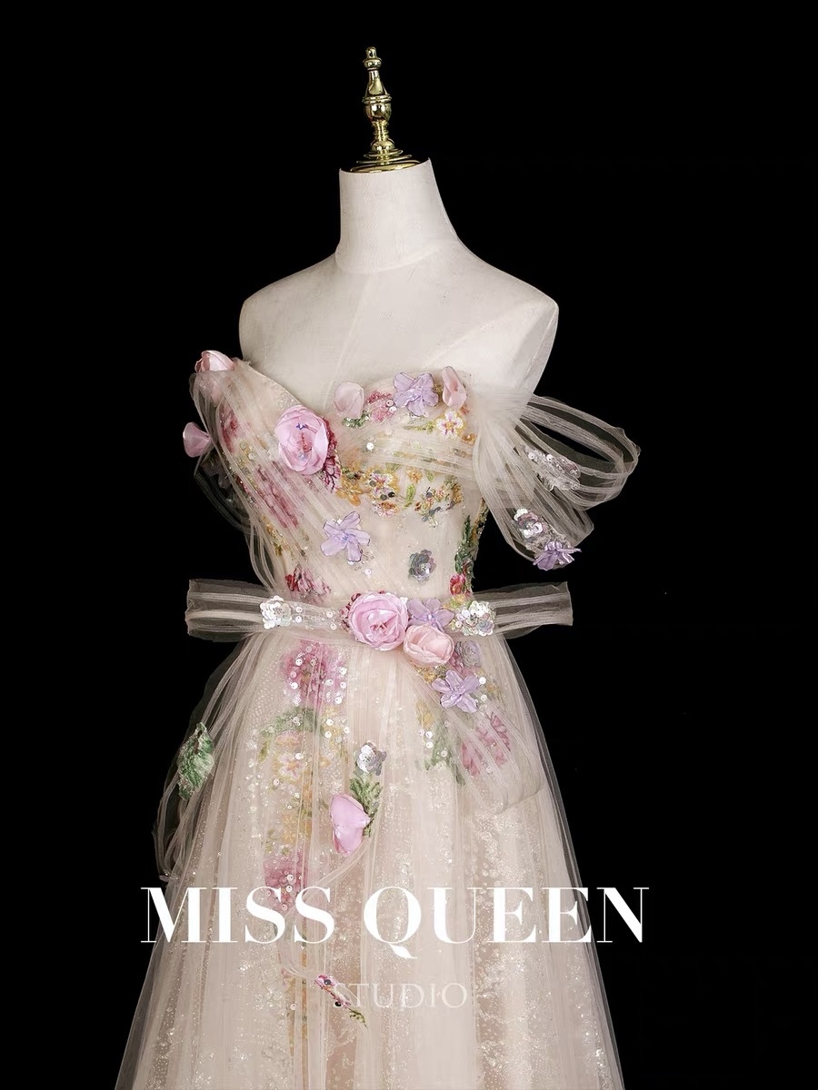 Elegant evening dresses, delicate and gentle wedding dresses, belonging to the high-end luxury segment MQ60