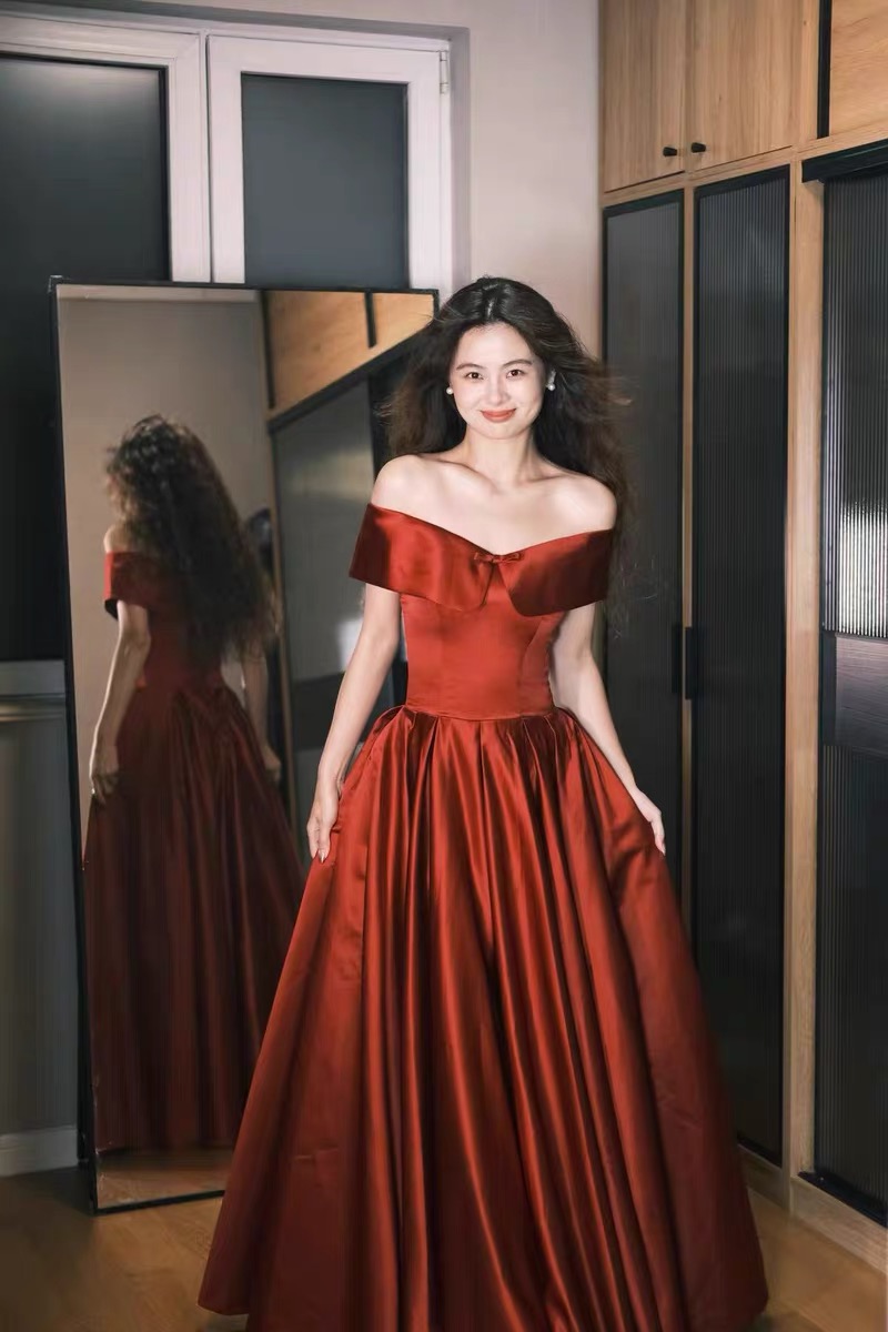 Red evening gown for party R4070