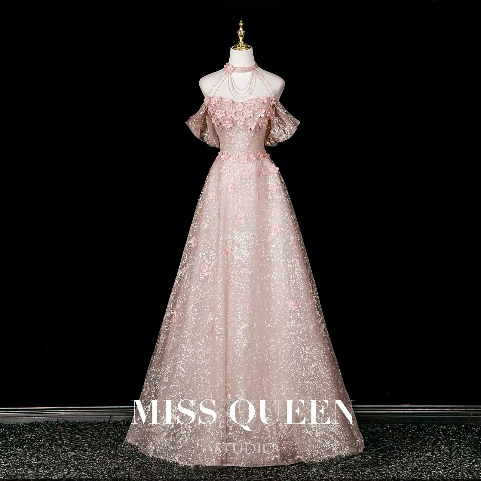 Elegant evening dresses, delicate and gentle wedding dresses, belonging to the high-end luxury segment MQ90