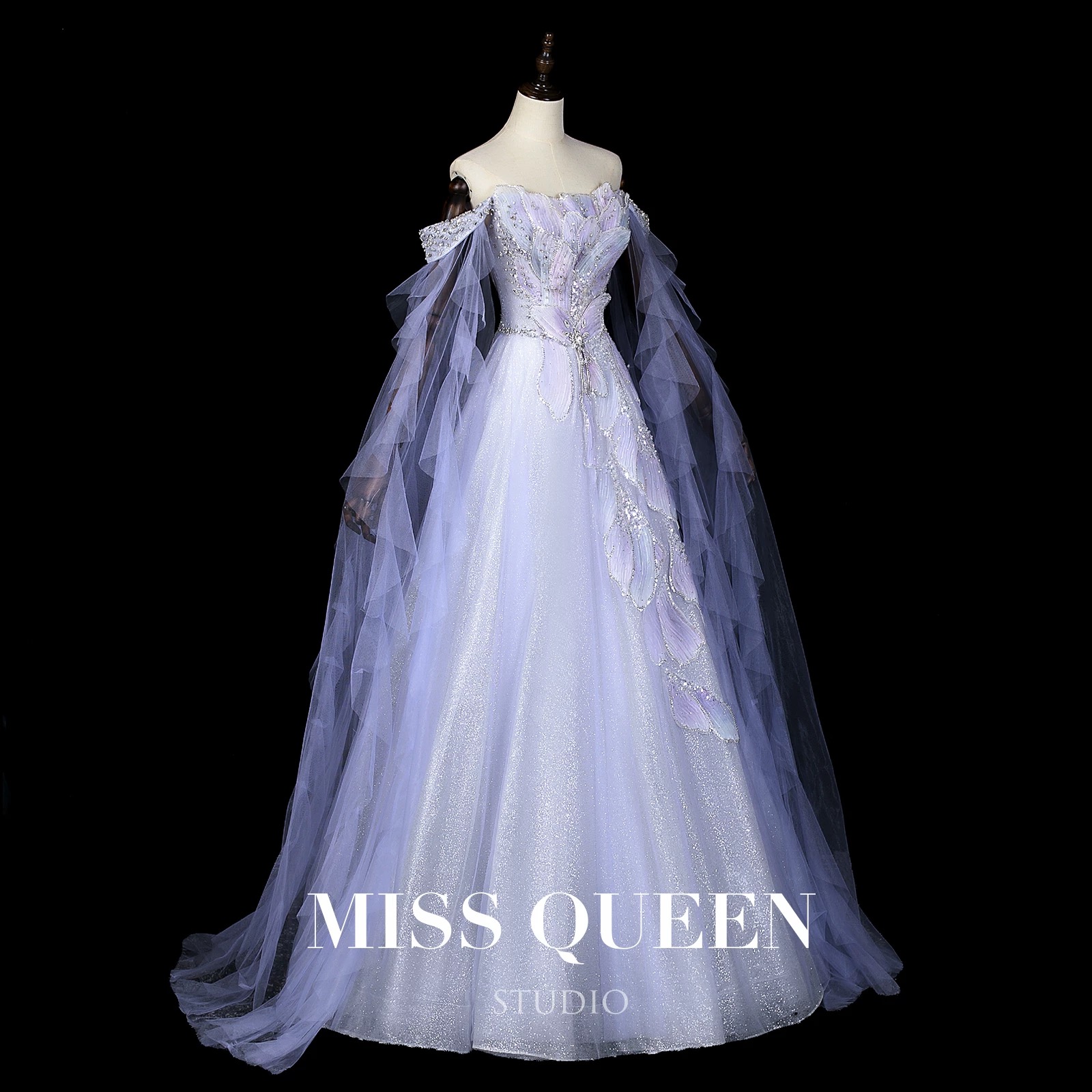 Elegant evening dresses, delicate and gentle wedding dresses, belonging to the high-end luxury segment MQ10