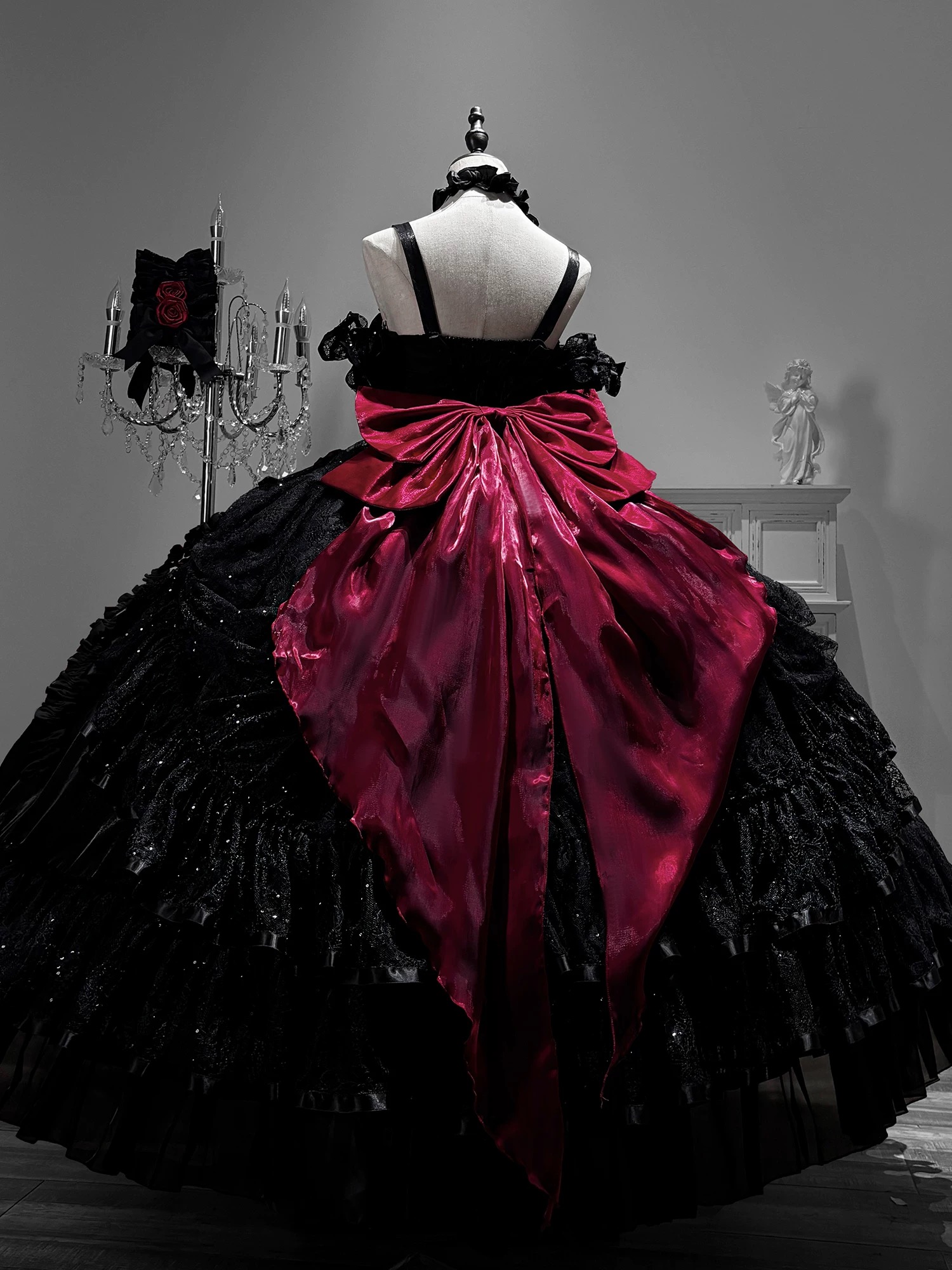 ( Pre Order) Nightingale Museum by Silent Manor ( Black Version )