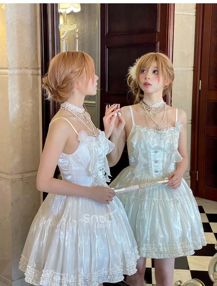 Mori Girl style women's dress has a gentle design, iridescent material, and a thick removable skirt.