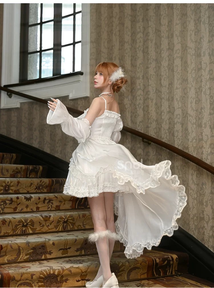 Mori Girl style women's dress has a gentle design, iridescent material, and a thick removable skirt.