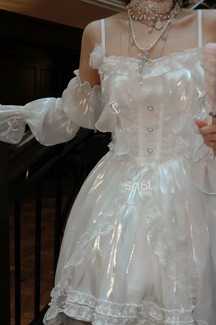 Mori Girl style women's dress has a gentle design, iridescent material, and a thick removable skirt.