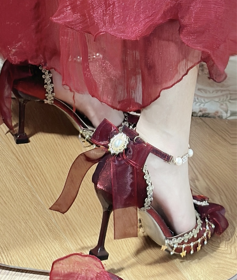 ( Pre Order 15 - 30 days ) Red glitter shoes X Qimeng