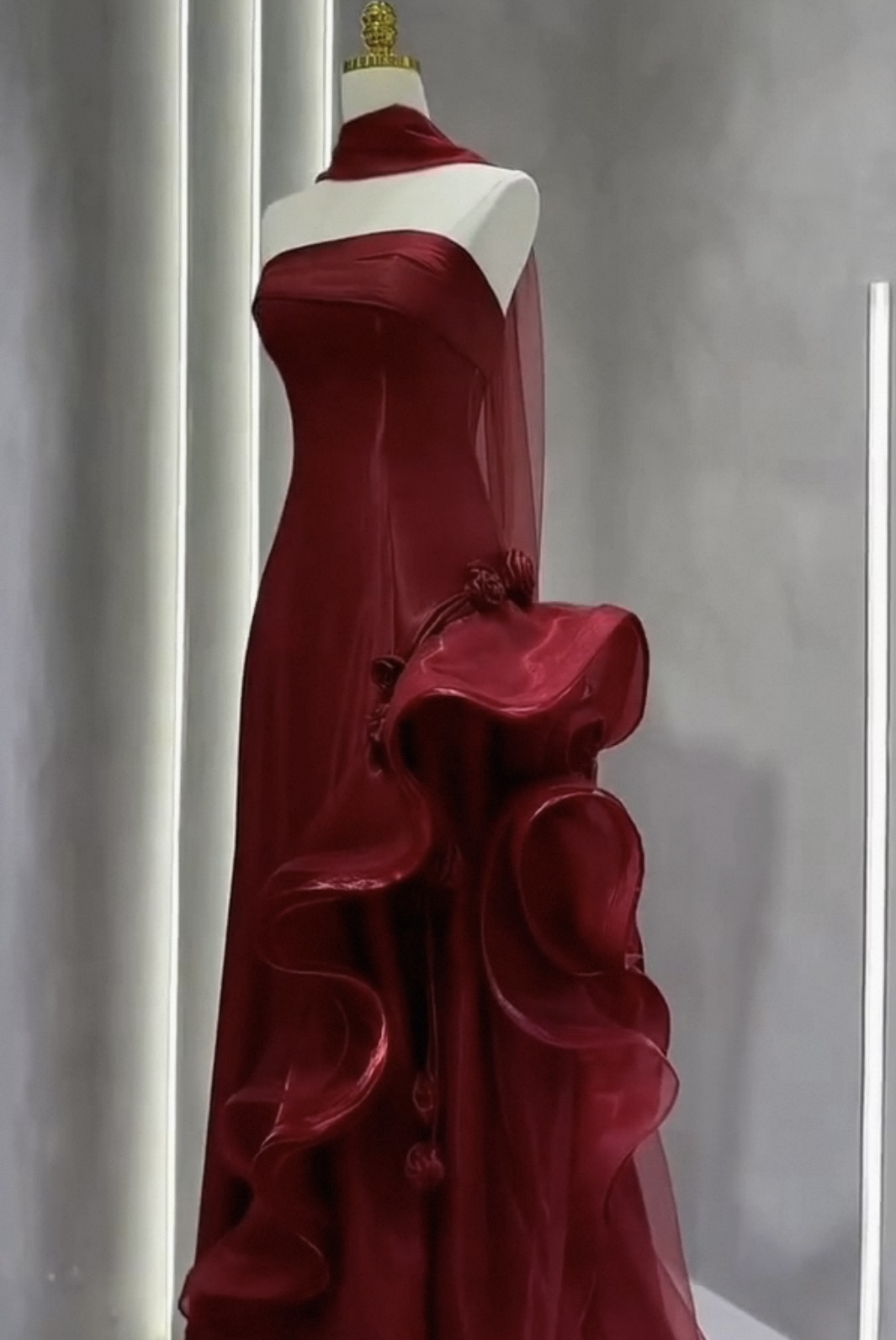 Red evening gown for party R4030