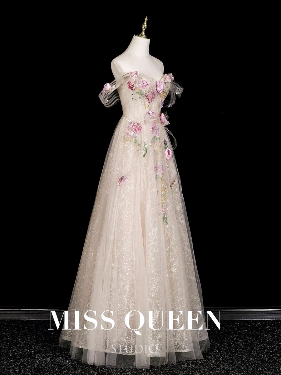 Elegant evening dresses, delicate and gentle wedding dresses, belonging to the high-end luxury segment MQ60