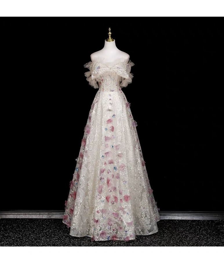 Elegant evening dresses, delicate and gentle wedding dresses, belonging to the high-end luxury segment MQ70