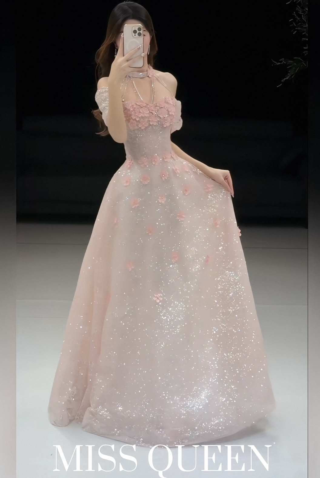 Elegant evening dresses, delicate and gentle wedding dresses, belonging to the high-end luxury segment MQ90