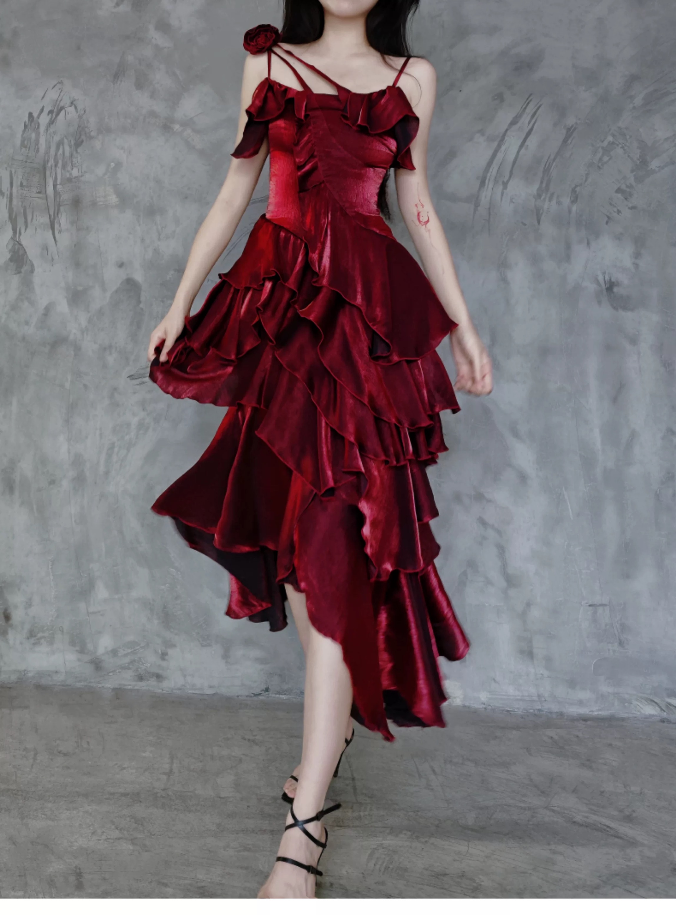 Light white nightgown with irregular pleats, moonlight style by Human Ephemera EasCandy