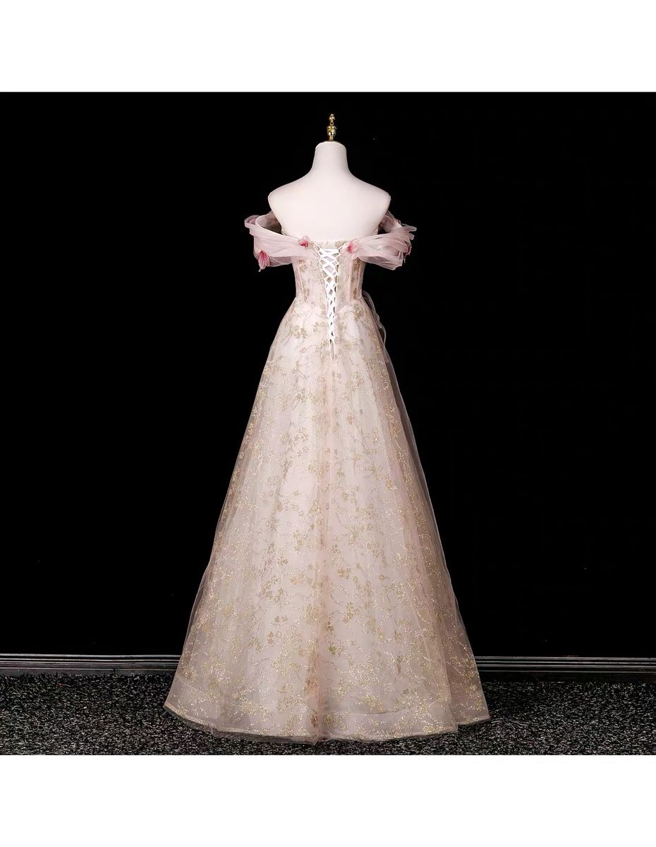Elegant evening dresses, delicate and gentle wedding dresses, belonging to the high-end luxury segment MQ50