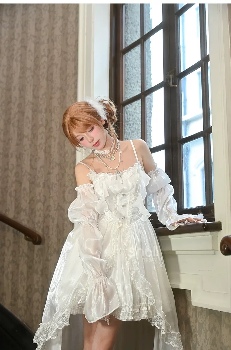 Mori Girl style women's dress has a gentle design, iridescent material, and a thick removable skirt.