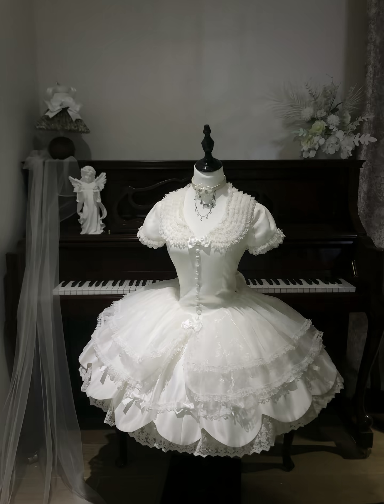 Pure white retro style dress 