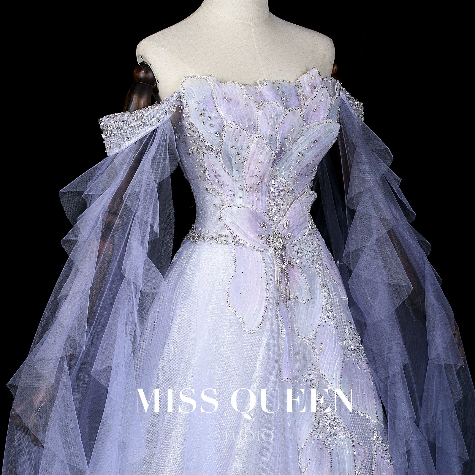 Elegant evening dresses, delicate and gentle wedding dresses, belonging to the high-end luxury segment MQ10