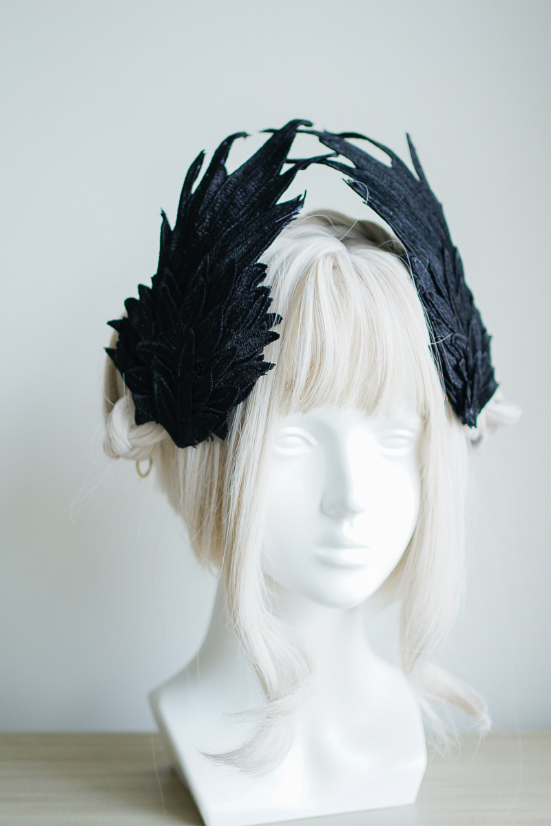 Swan feathers A10