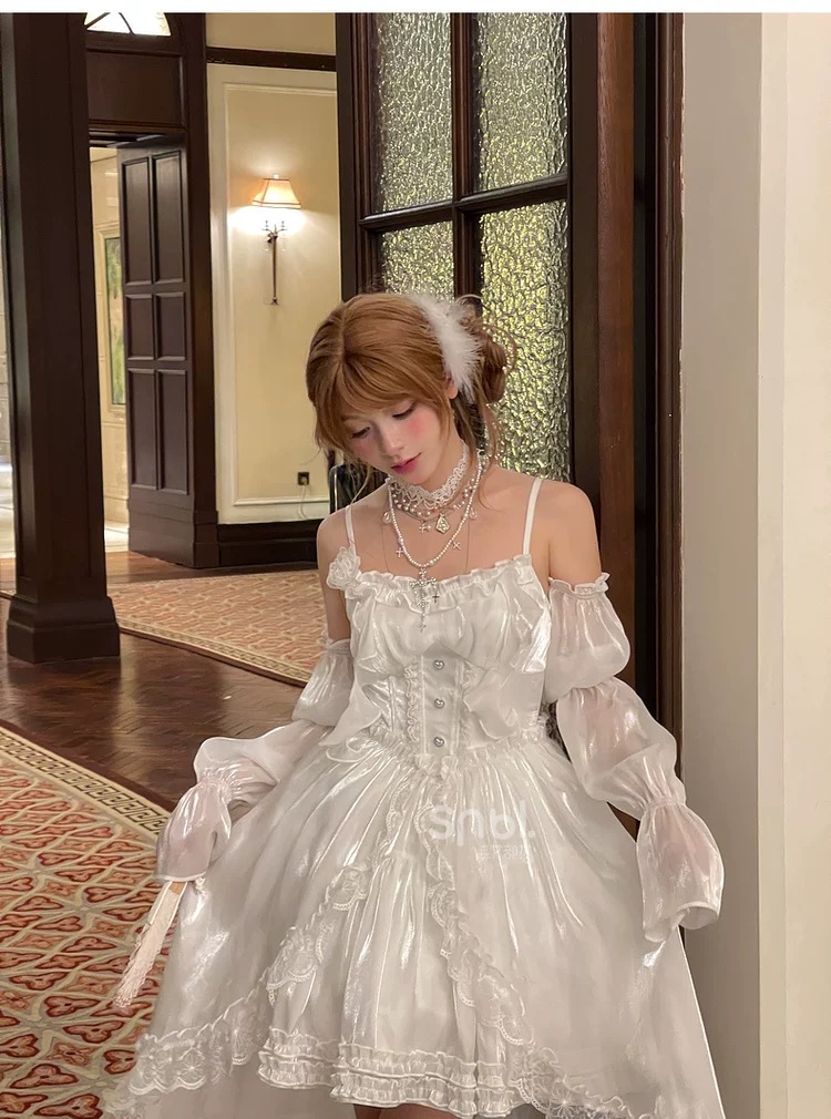 Mori Girl style women's dress has a gentle design, iridescent material, and a thick removable skirt.