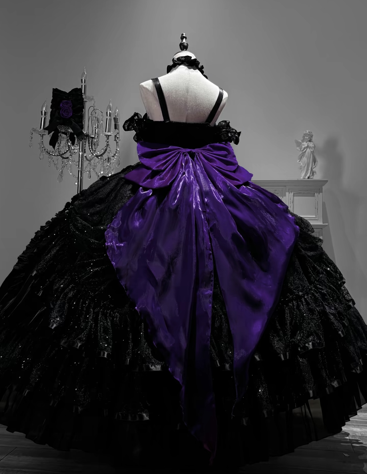 ( Pre Order) Nightingale Museum by Silent Manor ( Black Version )