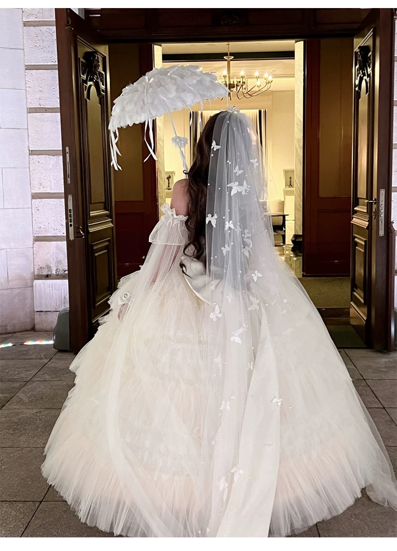 ( Pre Order ) 𝖳𝗁𝖾 𝖫𝗈𝗏𝖾 𝗈𝖿 𝖺 𝖬𝖺𝗂𝖽𝖾𝗇 𝖻𝗒 𝖣𝗂𝖺𝗆𝗈𝗇𝖽 𝖧𝗈𝗇𝖾𝗒