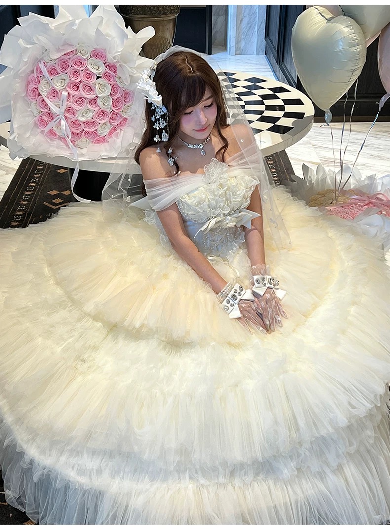 ( Pre Order ) 𝖳𝗁𝖾 𝖫𝗈𝗏𝖾 𝗈𝖿 𝖺 𝖬𝖺𝗂𝖽𝖾𝗇 𝖻𝗒 𝖣𝗂𝖺𝗆𝗈𝗇𝖽 𝖧𝗈𝗇𝖾𝗒