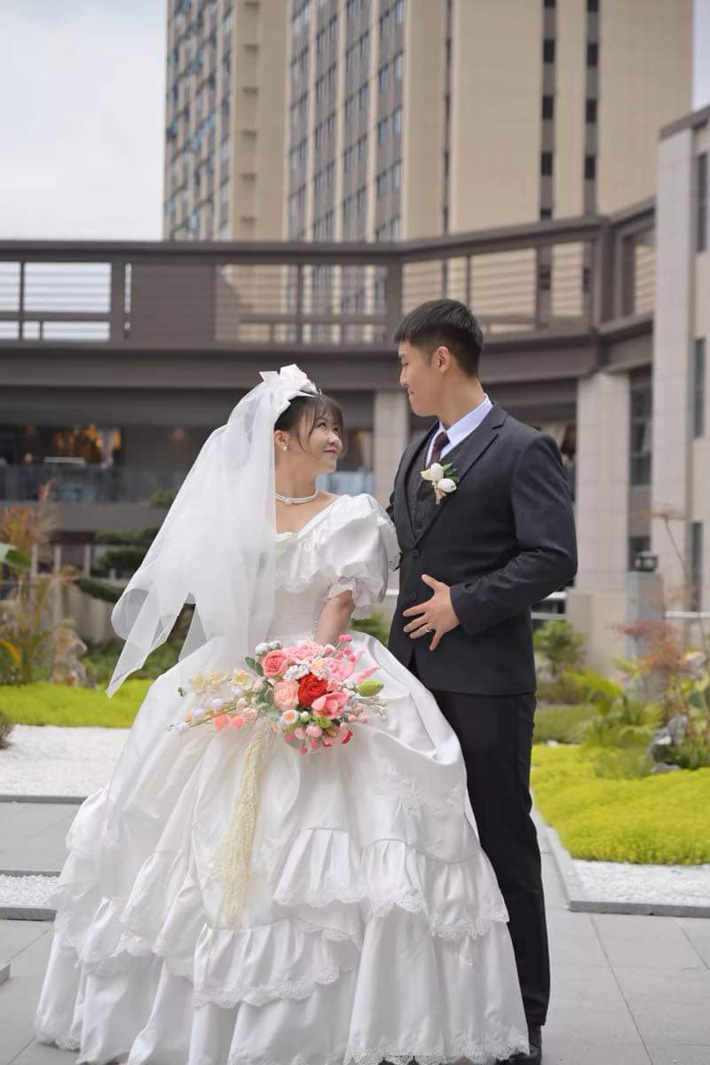 Classic wedding dress 1