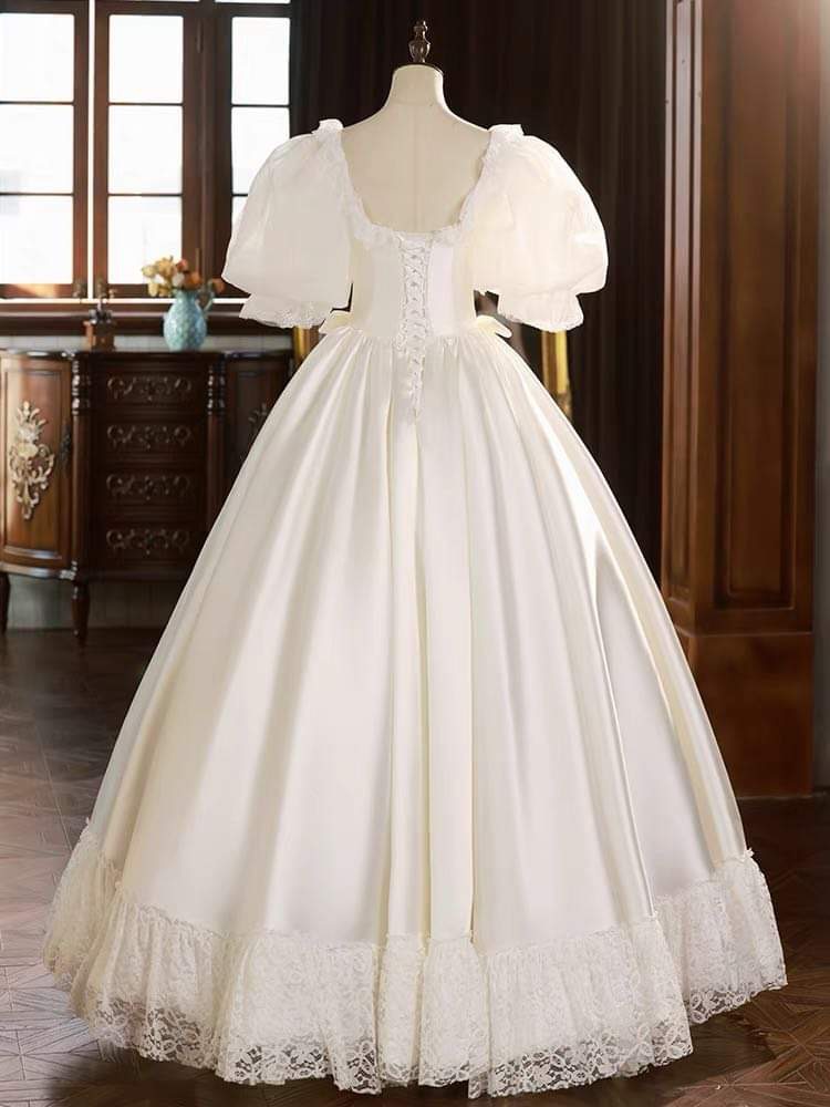Classic wedding dress 3