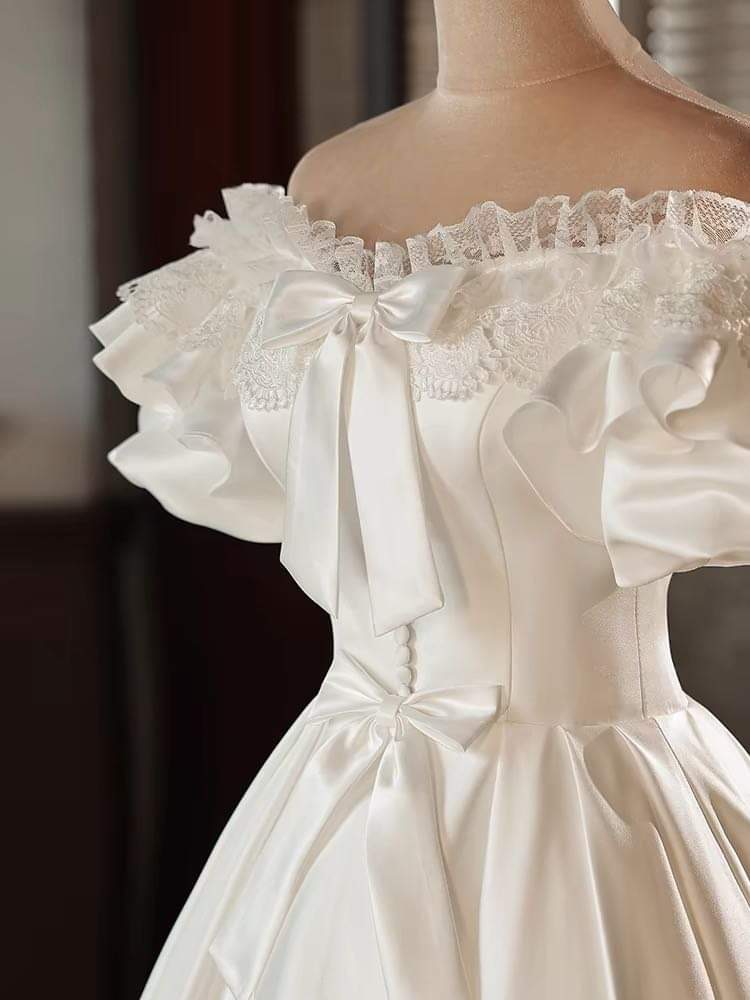 Classic wedding dress 4