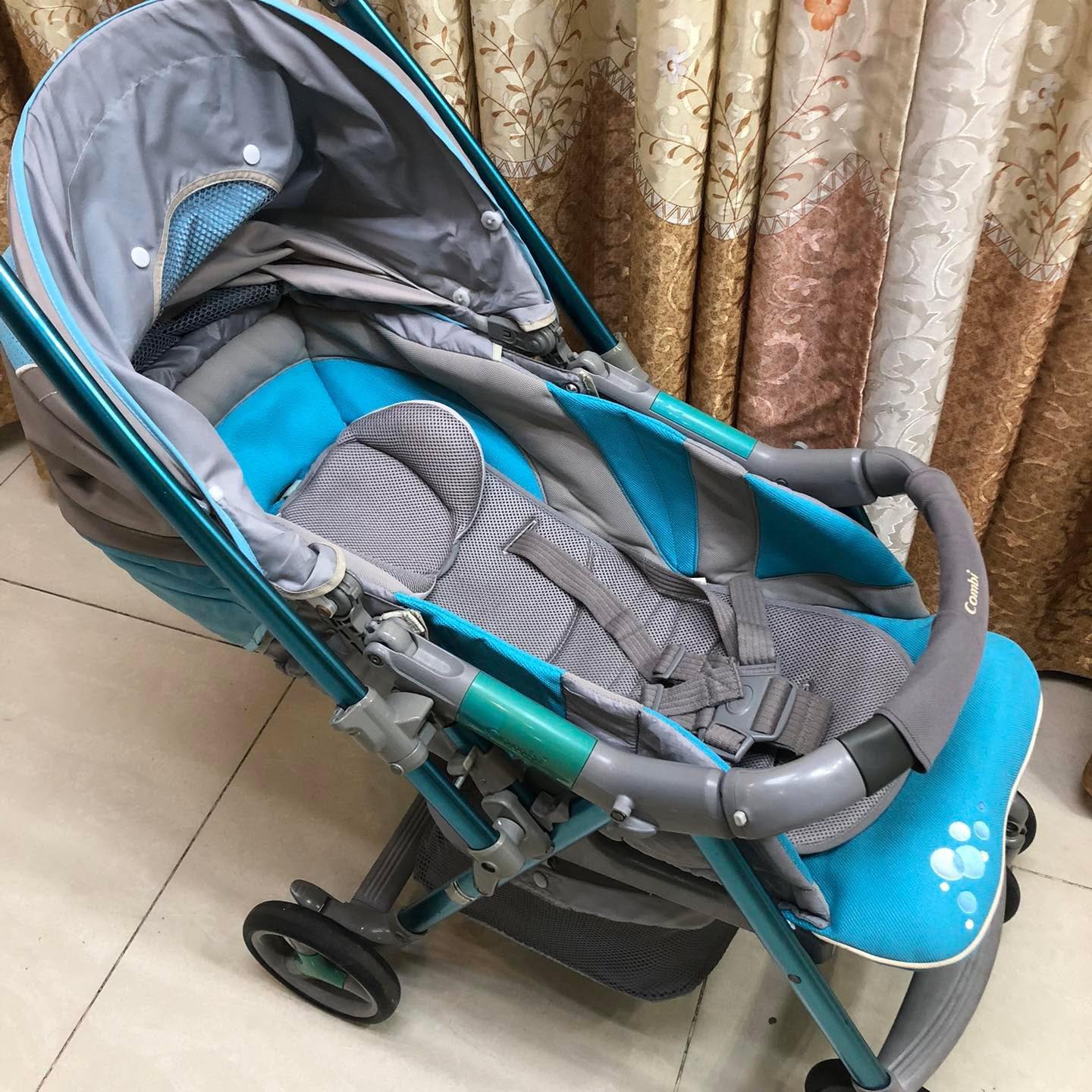 Xe đẩy Combi WalkerUrban Walker Lite UR - 300E Xanh Blue