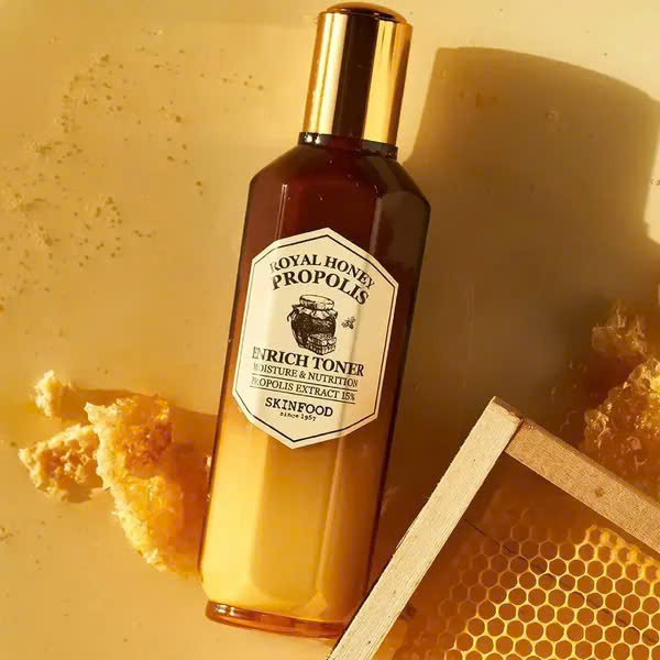 Nước Cân Bằng Cấp Ẩm Skinfood Royal Honey Propolis Enrich Toner 160Ml