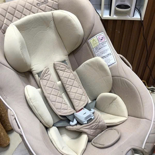 Ghế Ngồi Ô tô cho bé Combi Zeus Turn