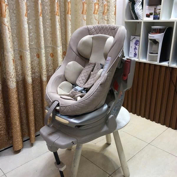 Ghế Ngồi Ô tô cho bé Combi Zeus Turn