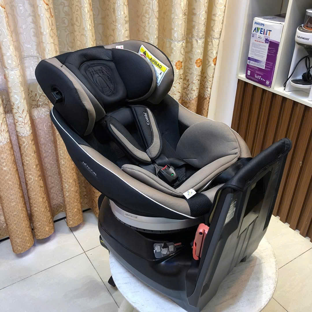 Ghế ô tô Combi Ne'room 360 độ sử dụng cho bé từ sơ sinh đến 18kg.