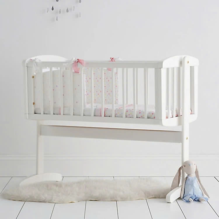 Nôi đưa gỗ cao cấp màu trắng Mothercare