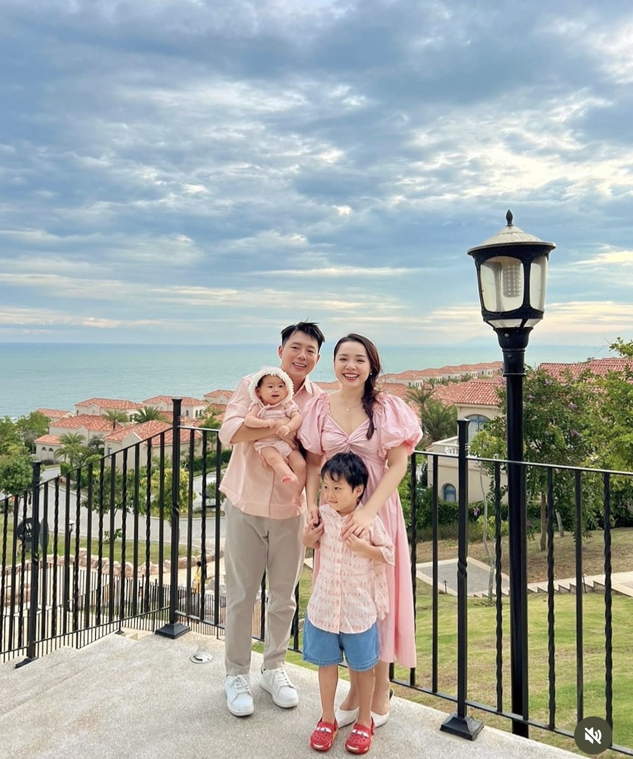 Đầm dài tay bồng thương hiệu Randomlist
