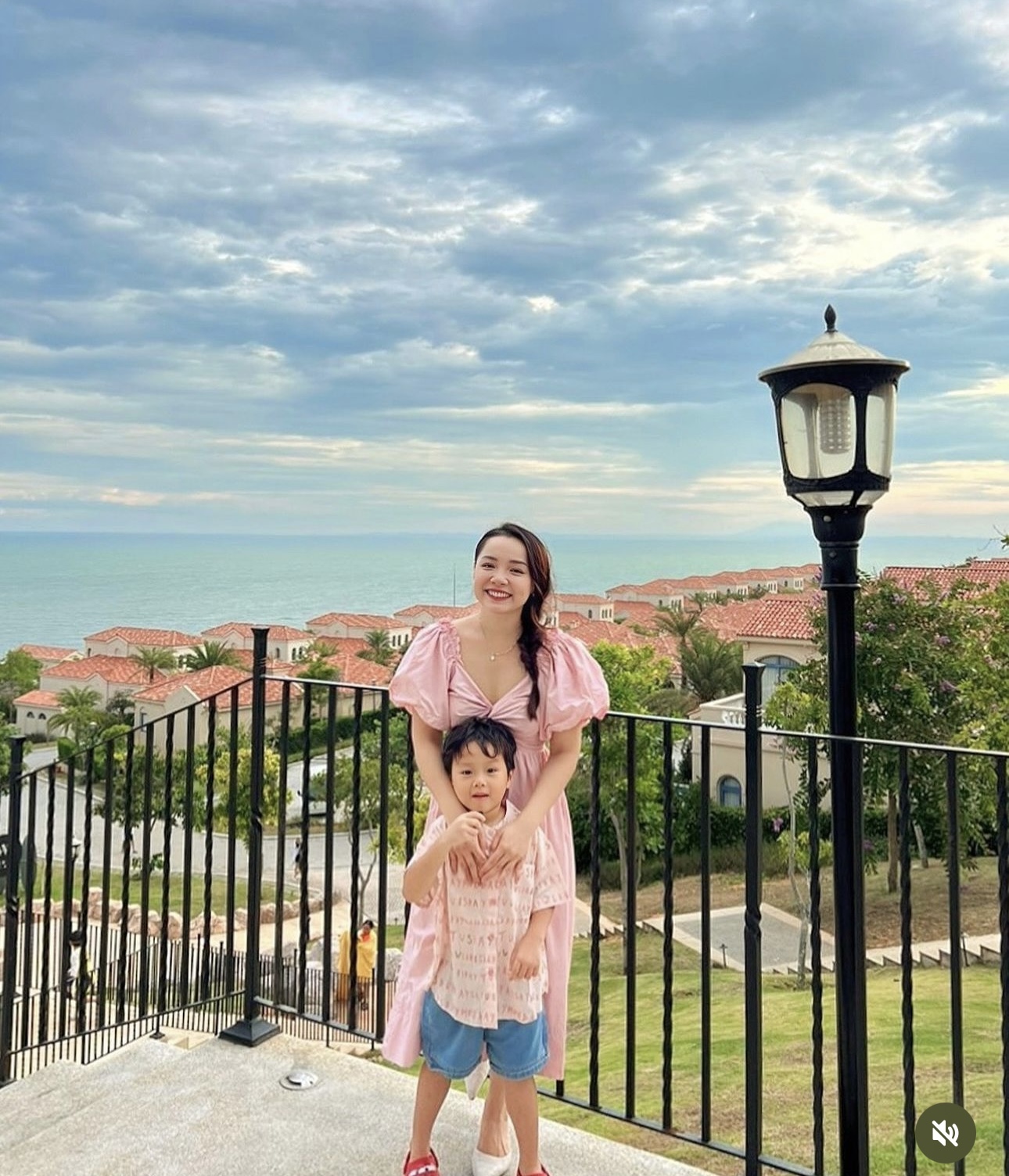 Đầm dài tay bồng thương hiệu Randomlist