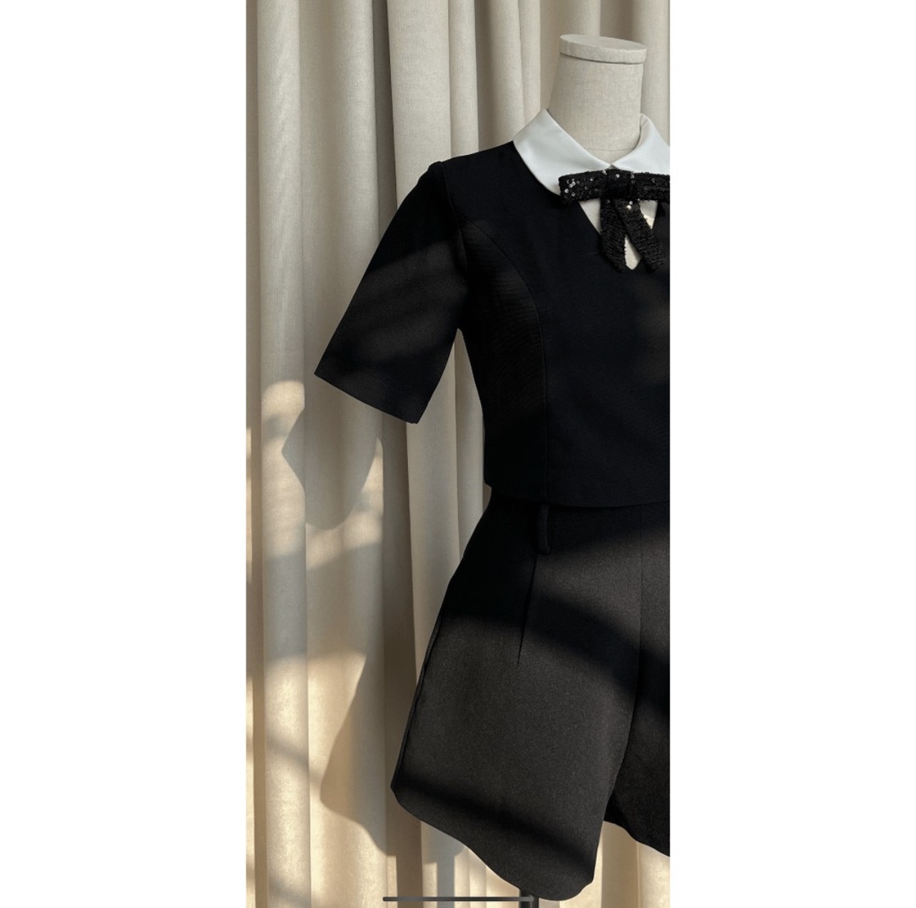 JOIE DES ROSES - Áo tuyết nhung khoét cổ Hebe Top (tặng kèm nơ đen)