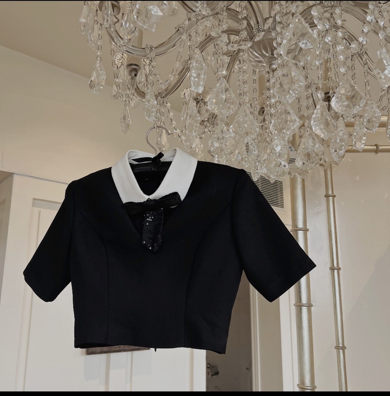 JOIE DES ROSES - Áo tuyết nhung khoét cổ Hebe Top (tặng kèm nơ đen)