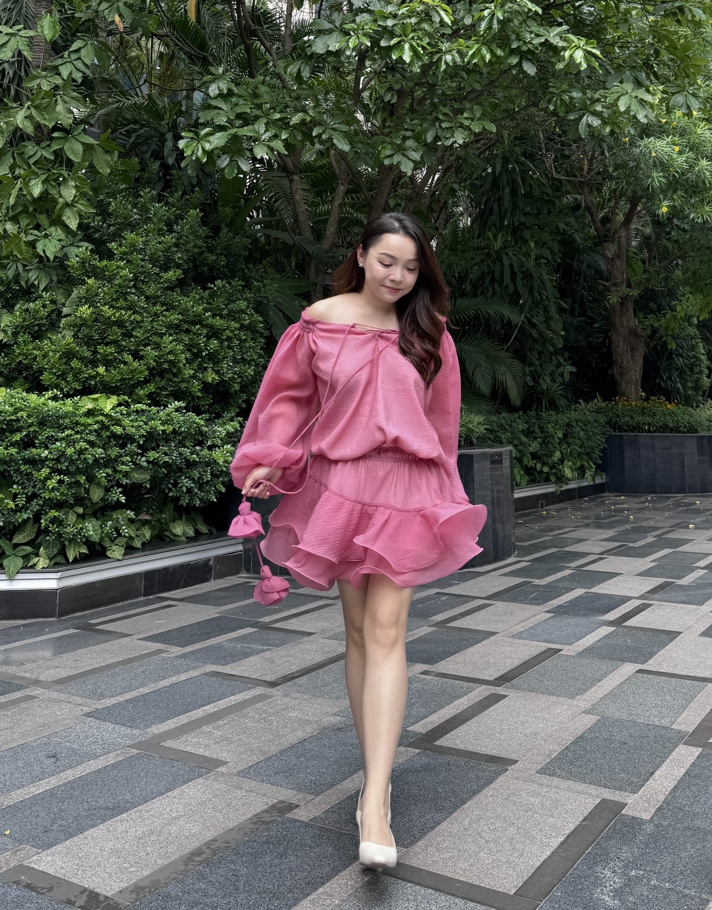 Đầm lửng tay dài có hoa nhún thương hiệu Des Fleurs