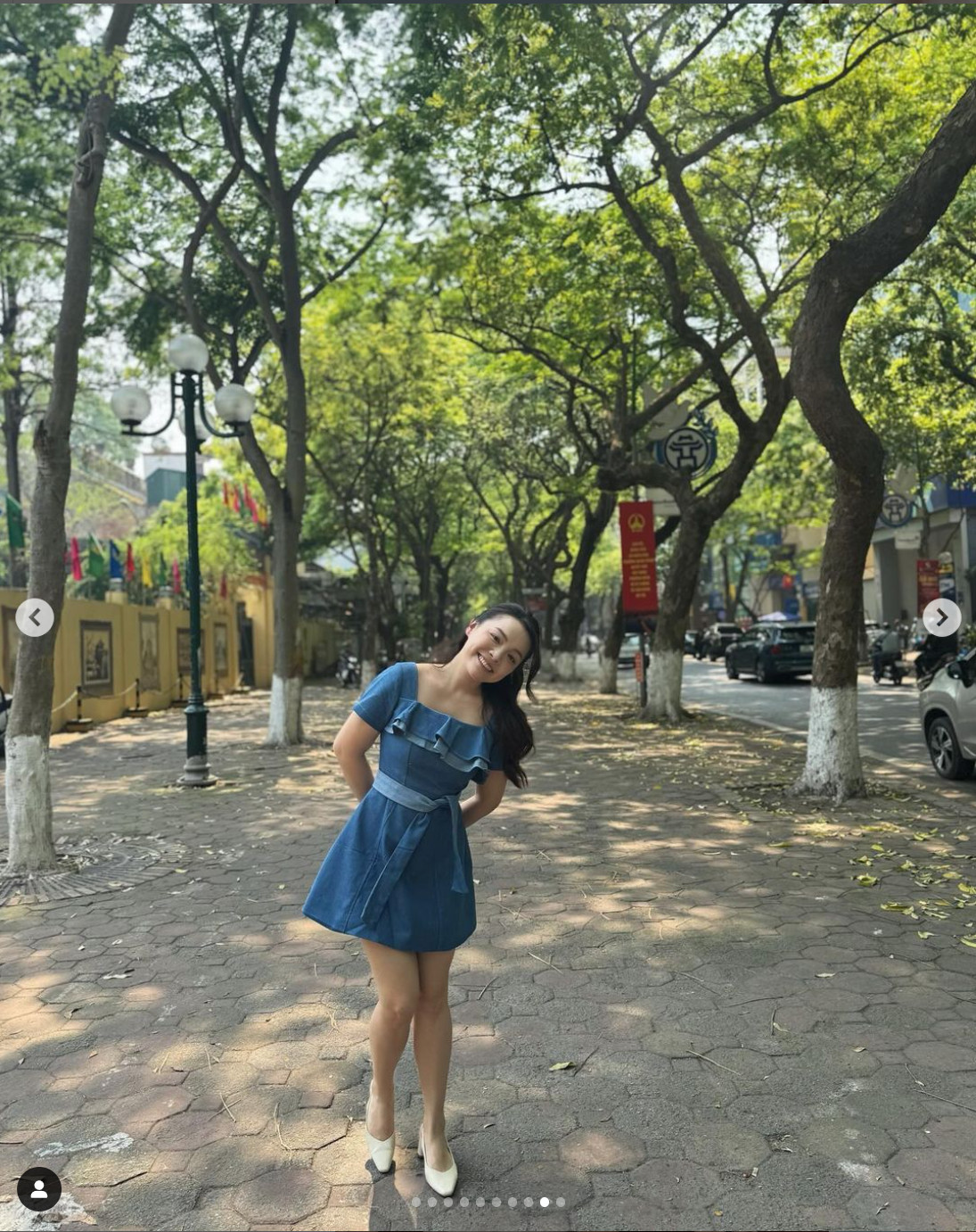 Đầm jeans có đai eo, có khóa kéo lưng thương hiệu Khales