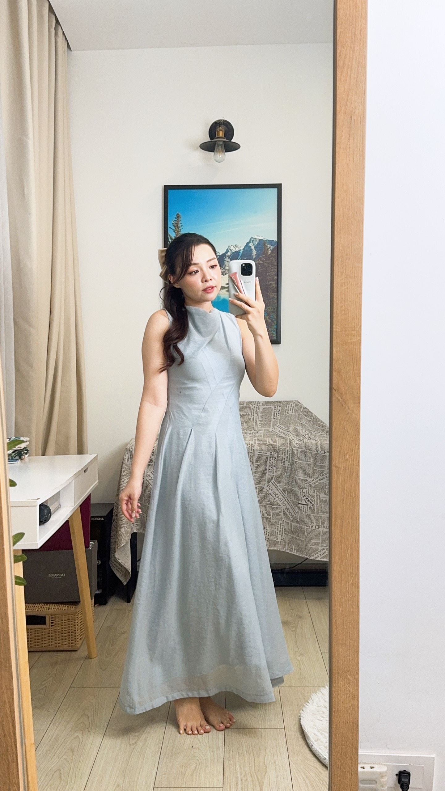 Đầm vải tơ, cổ đổ nhẹ thương hiệu Rechic