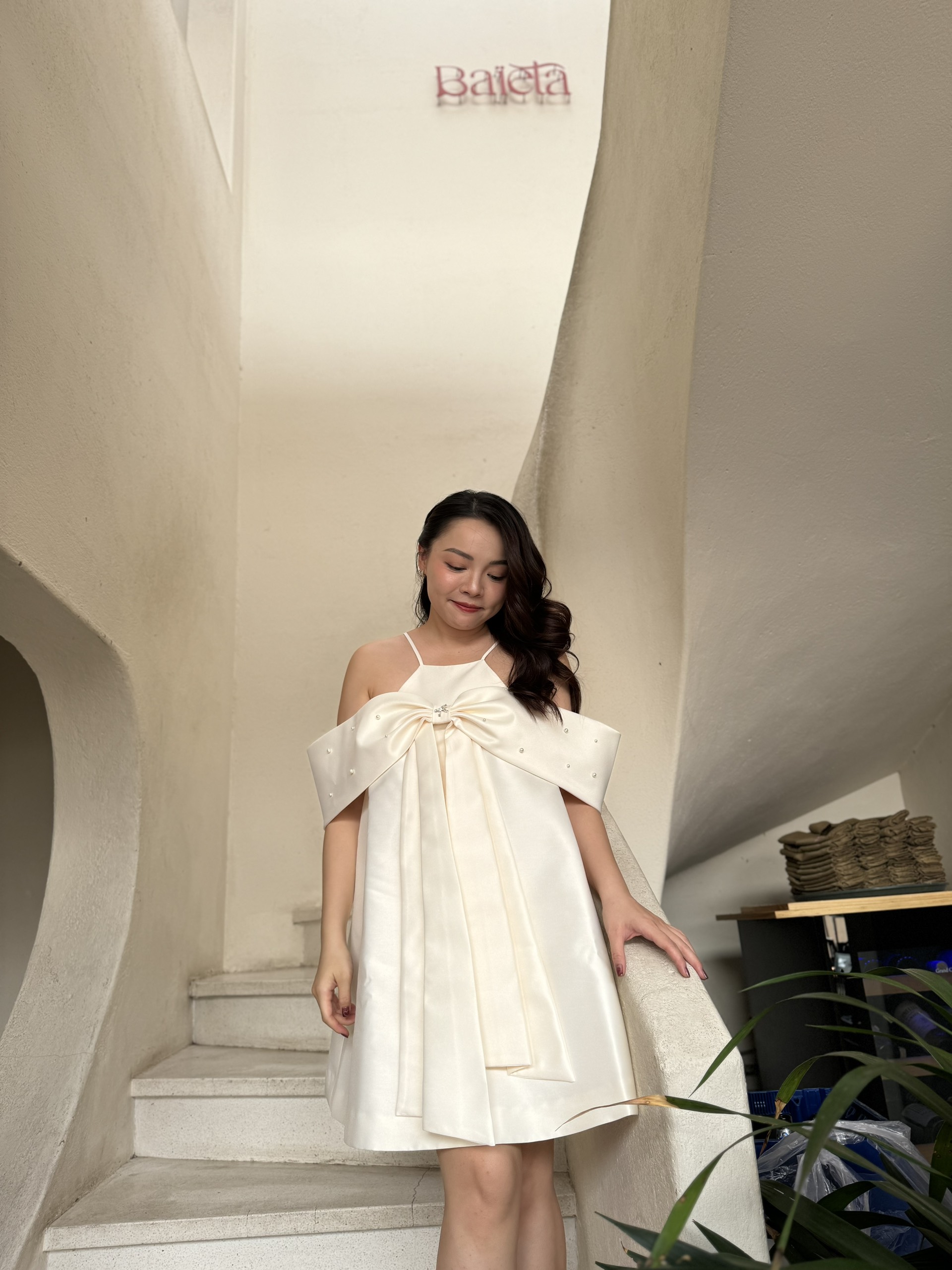 Đầm 2 dây nơ ngực, có đính đá thương hiệu SA GALERIA