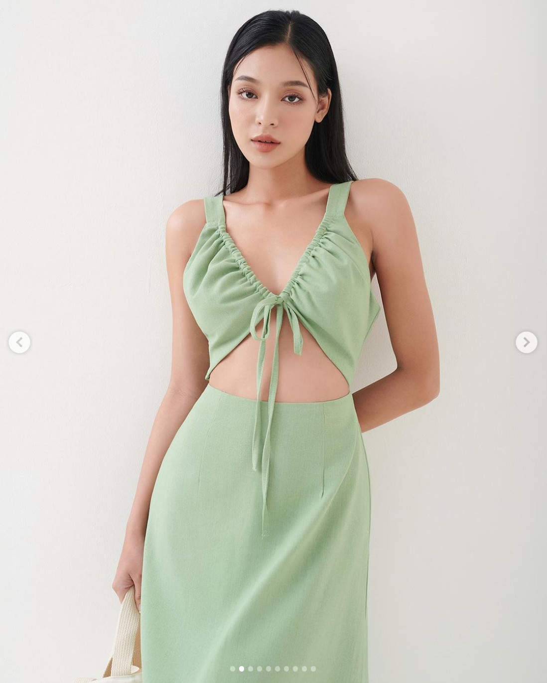 Đầm 2 dây dài có dây rút ngực của thương hiệu AMEGON