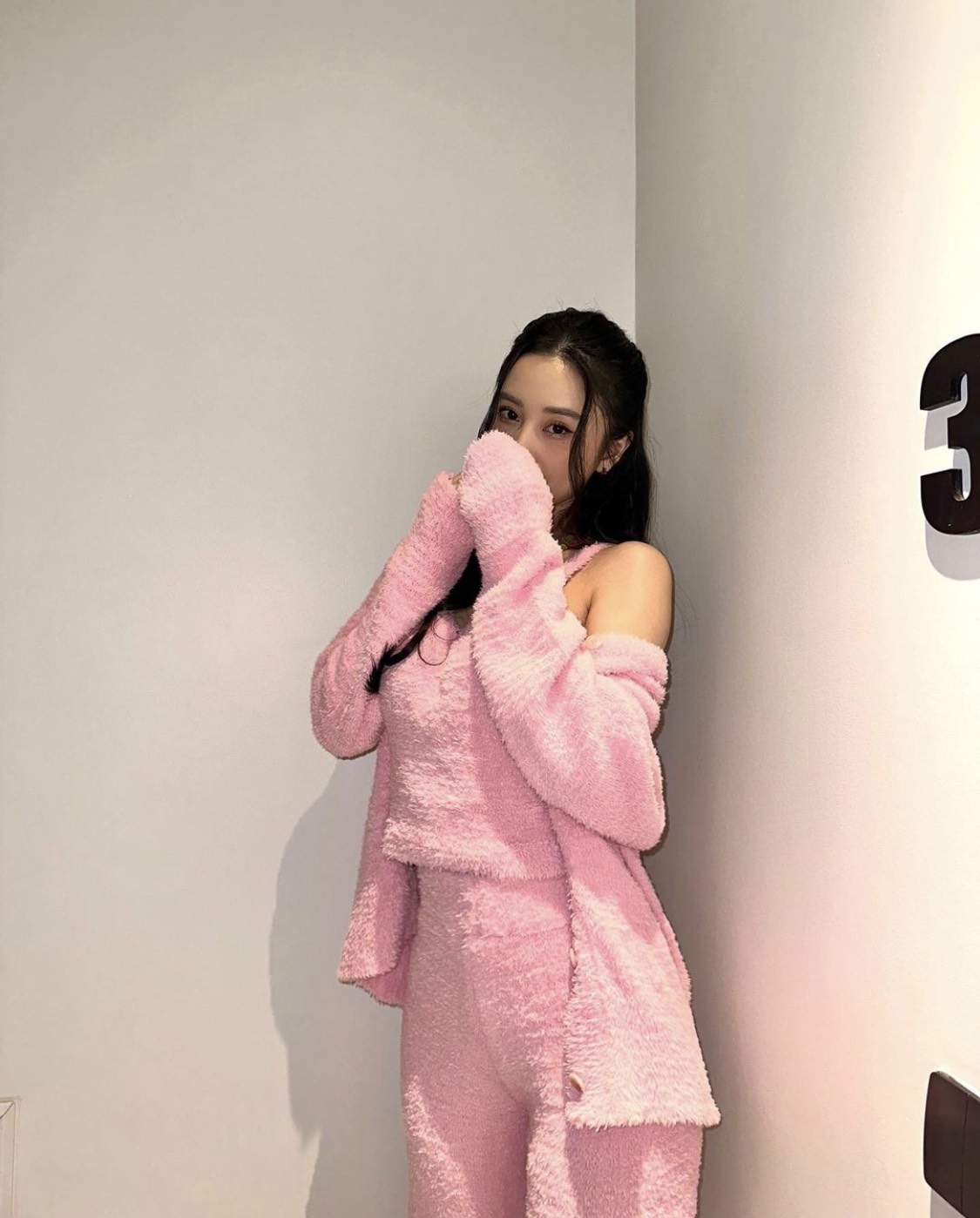 Set đồ gồm áo, quần, áo khoác thương hiệu LIPHOP