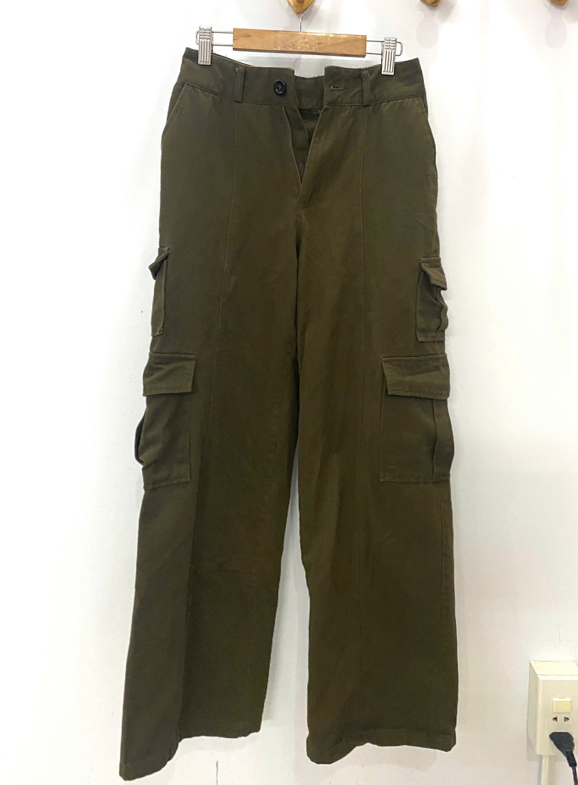Quần kaki cá tính