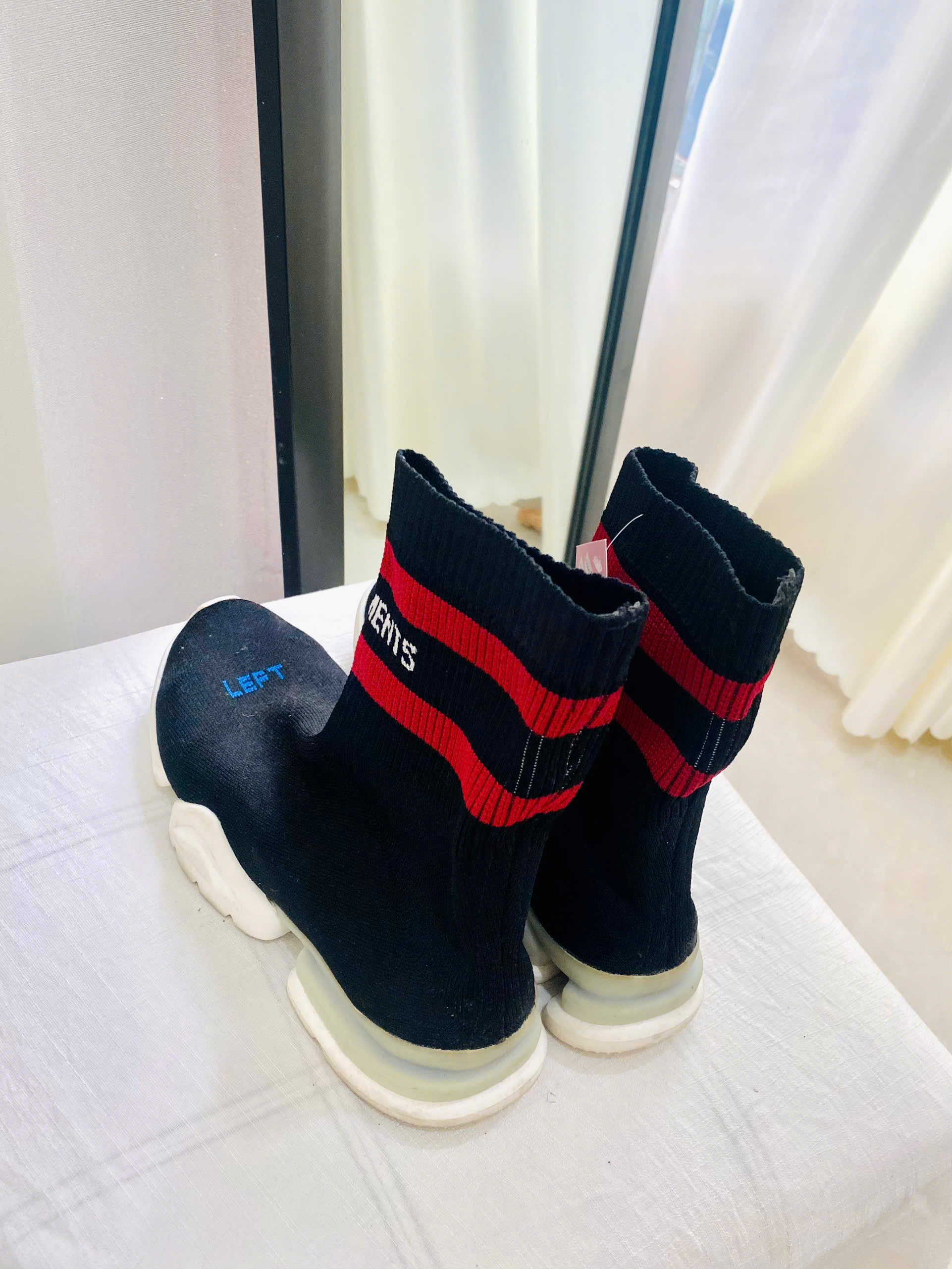 GIÀY THƯƠNG HIỆU VETEME4NTS & REEBOK SOCKS