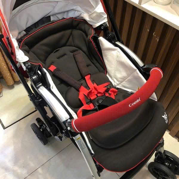 Xe đẩy Combi Diaclasse 4cas