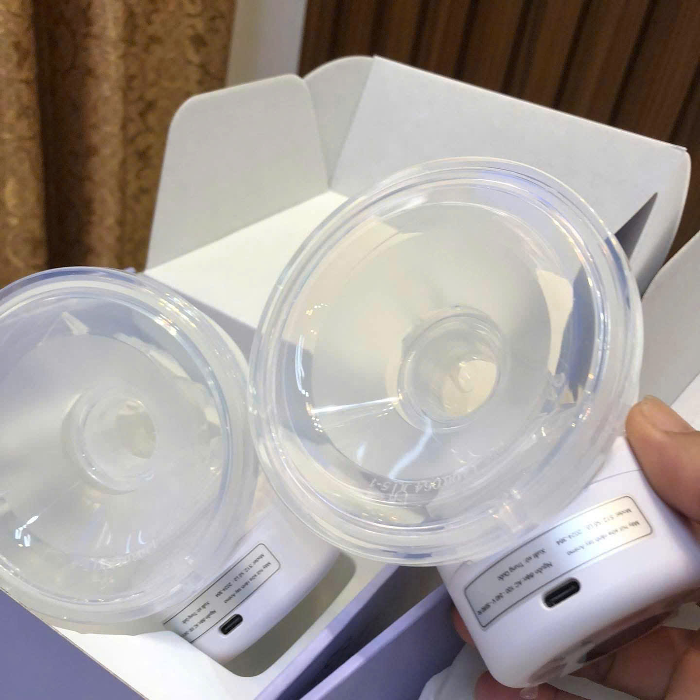 Máy hút sữa rảnh tay Amino