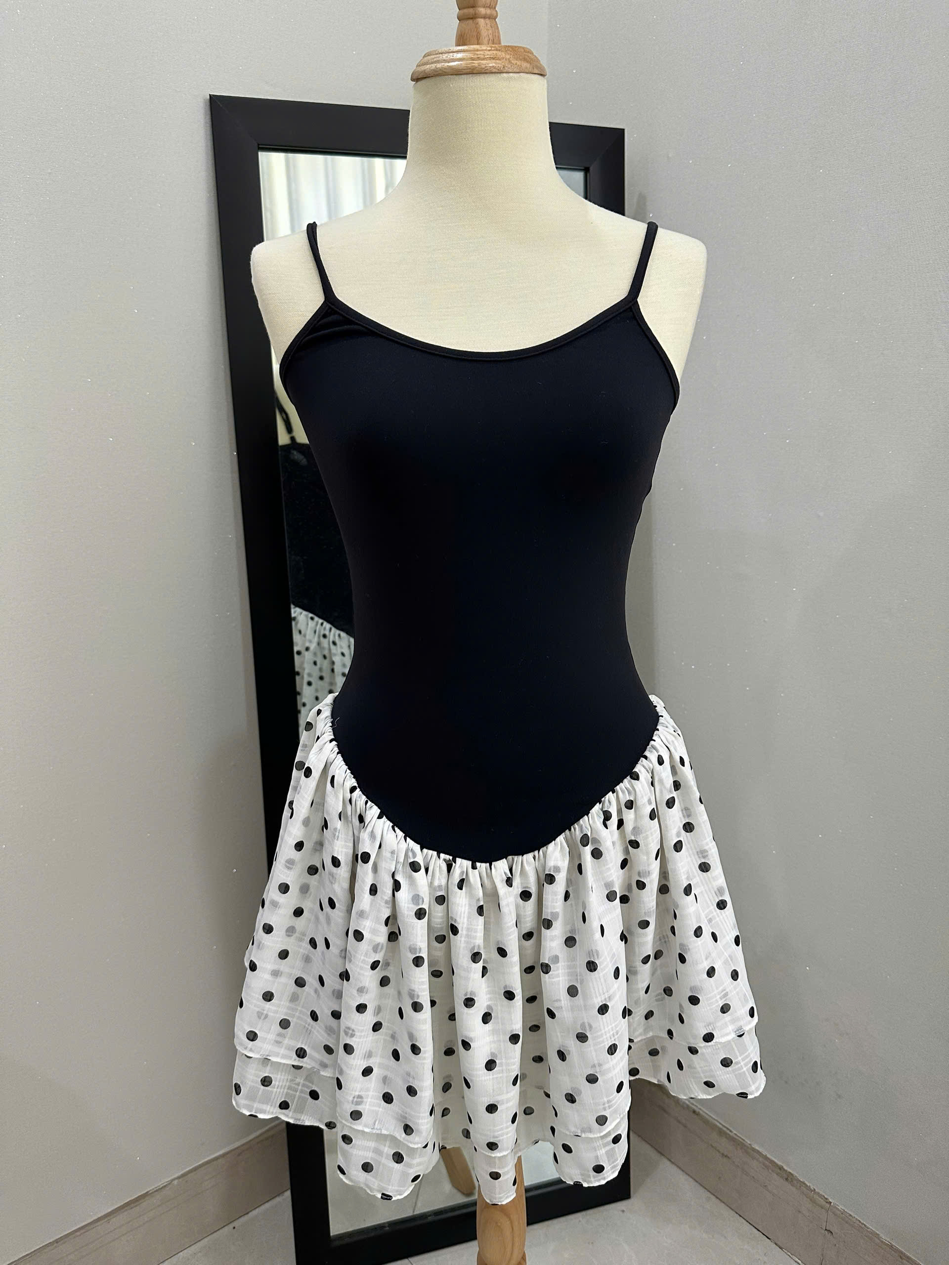 Thanh lý bởi VJ Minh Thư  Used  ĐEN HỌA TIẾT- SIZE M