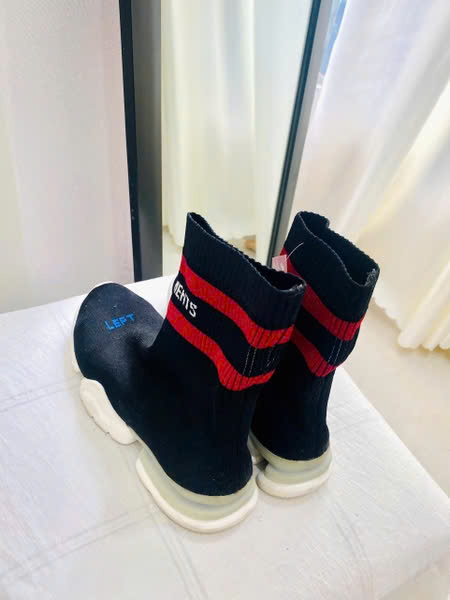 GIÀY THƯƠNG HIỆU VETEME4NTS & REEBOK SOCKS